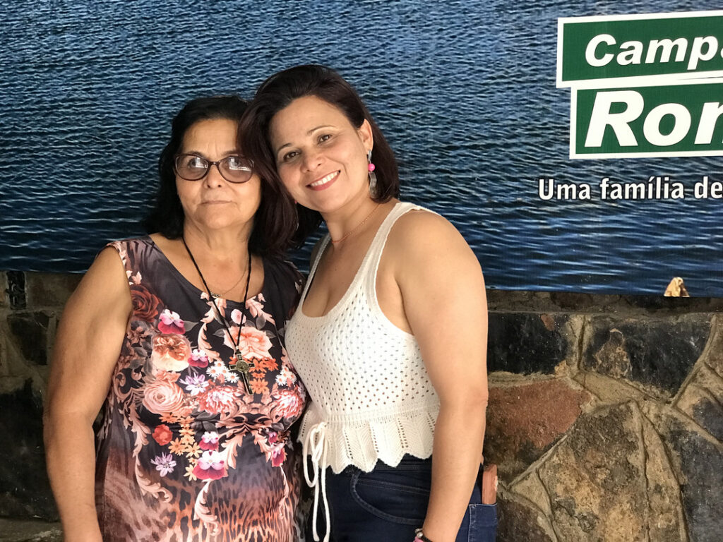 Rosa e a mãe, depois de 15 anos, visitando Bom Jesus da Lapa.