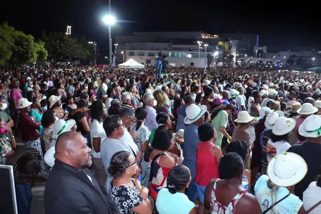 SANTUARIO DA LAPA MULTIDAO CELEBRA A MAE DO BOM JESUS