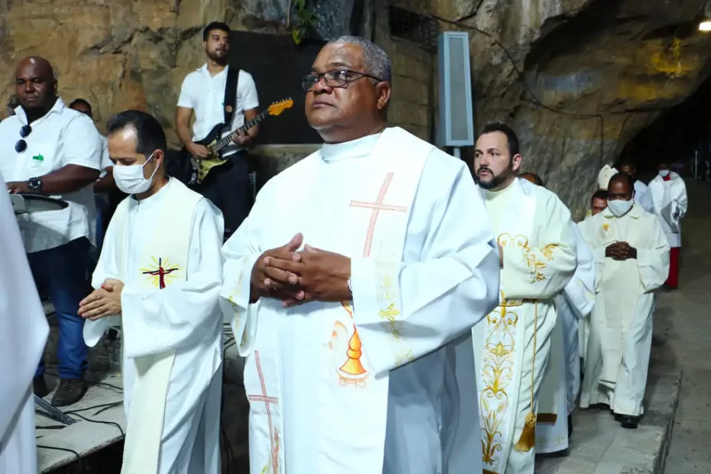 santuario lapa padre valdeci é de janaúba mg e participa das romarias desde criança