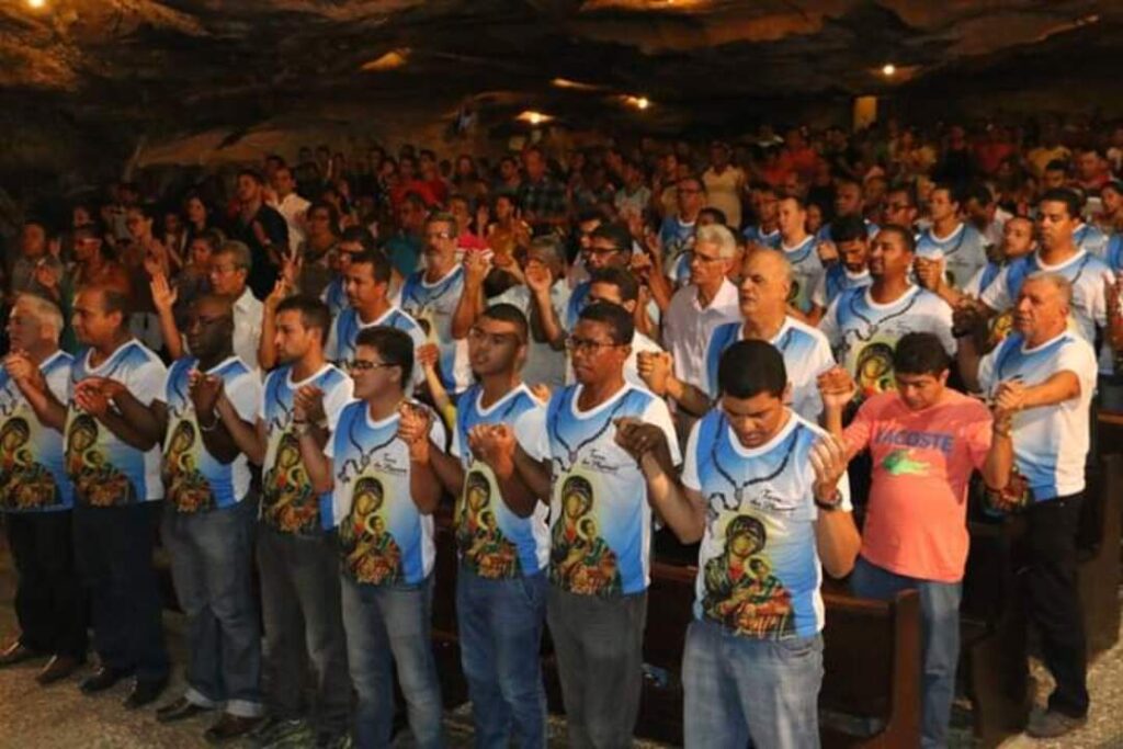 terço dos homens,reza do terço,homens do terço,santuario bom jesus da lapa,terço mariano