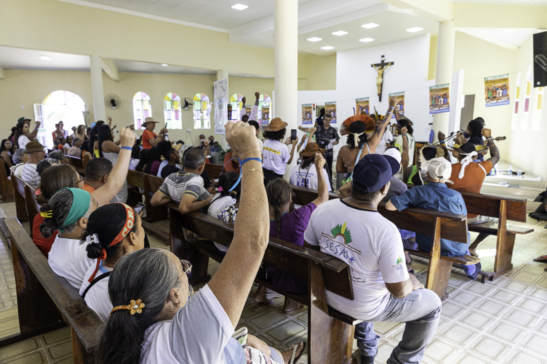 20240705 Saida com os pirulitos e Plenarinhos 47a Romaria da Terra e das Aguas Bom Jesus da Lapa Bahia Brasil Thomas Bauer 75