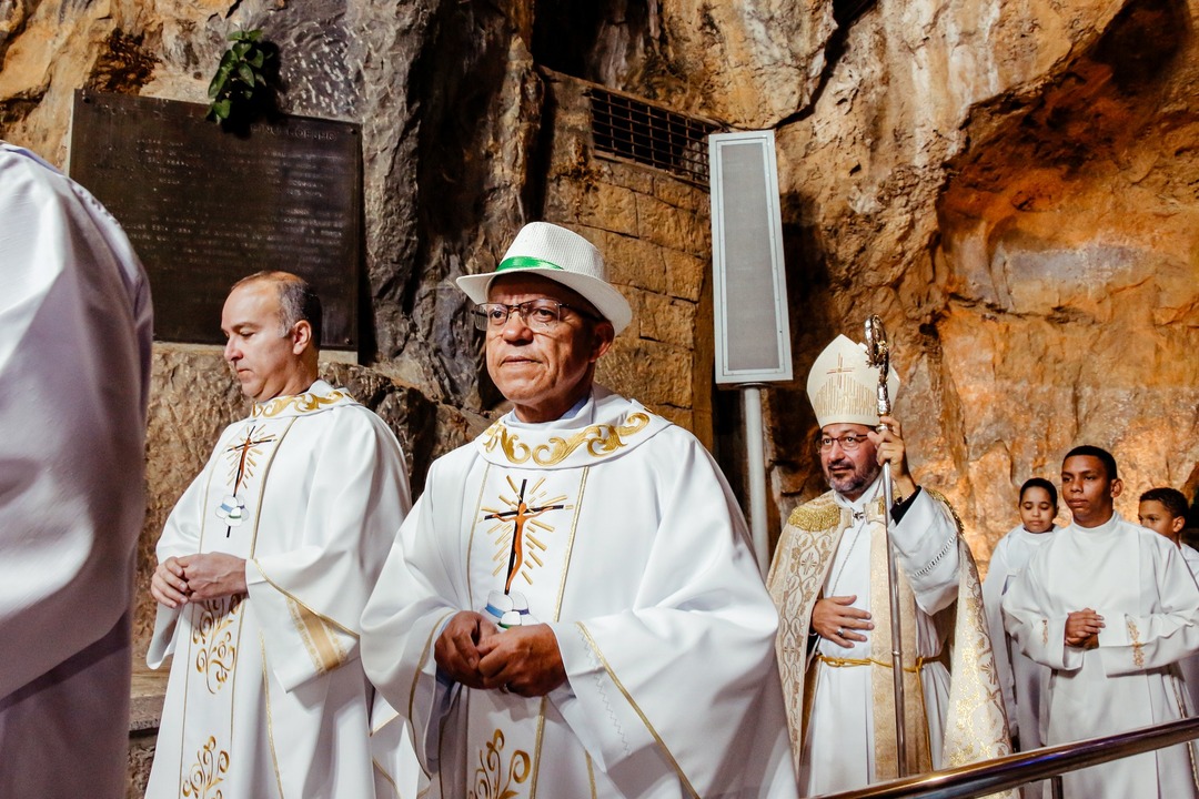 novenario do bom jesus da lapa reitor do santuario