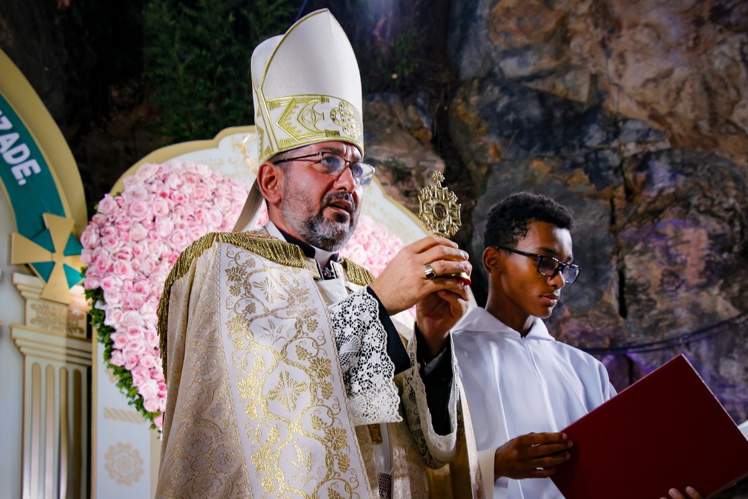 Dia da padroeira tambem e dia do beato Carlo Acutis o padroeiro da internet