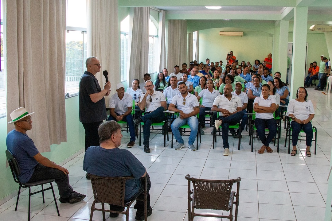 Representantes do Governo Geral se reúnem com colaboradores