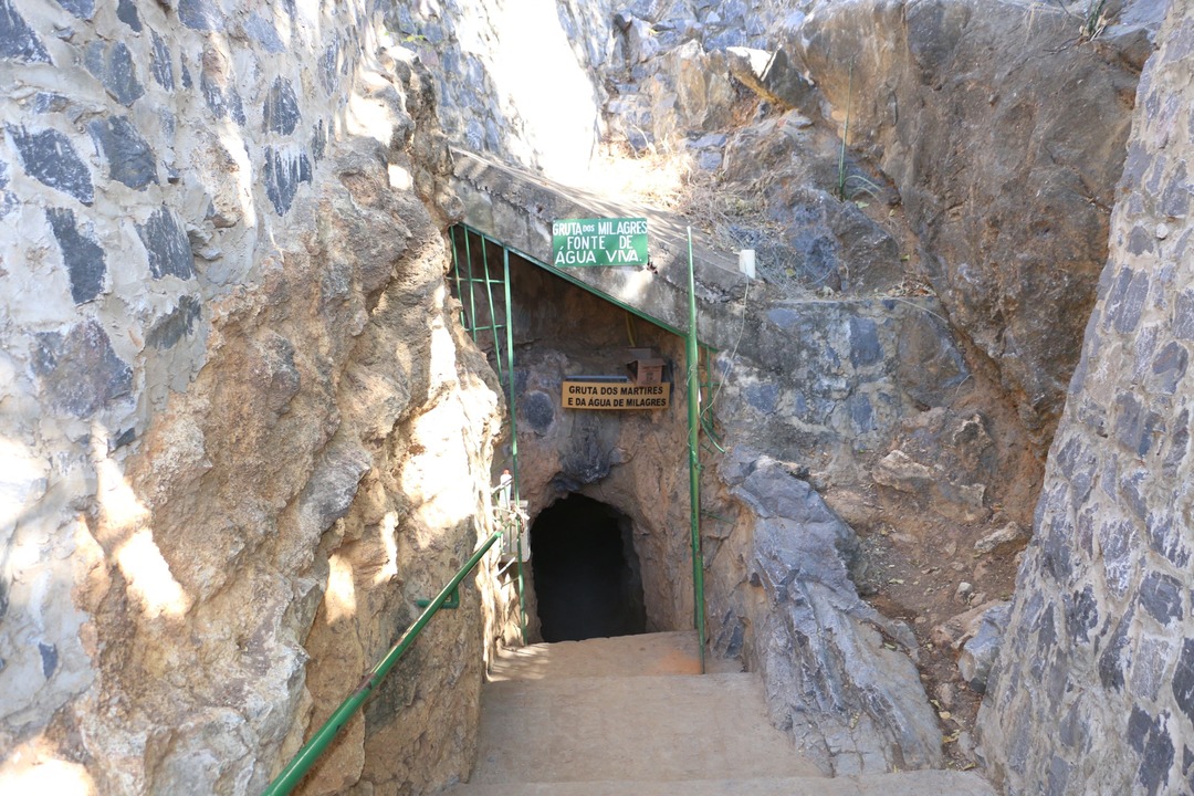 Gruta da Água de Milagres