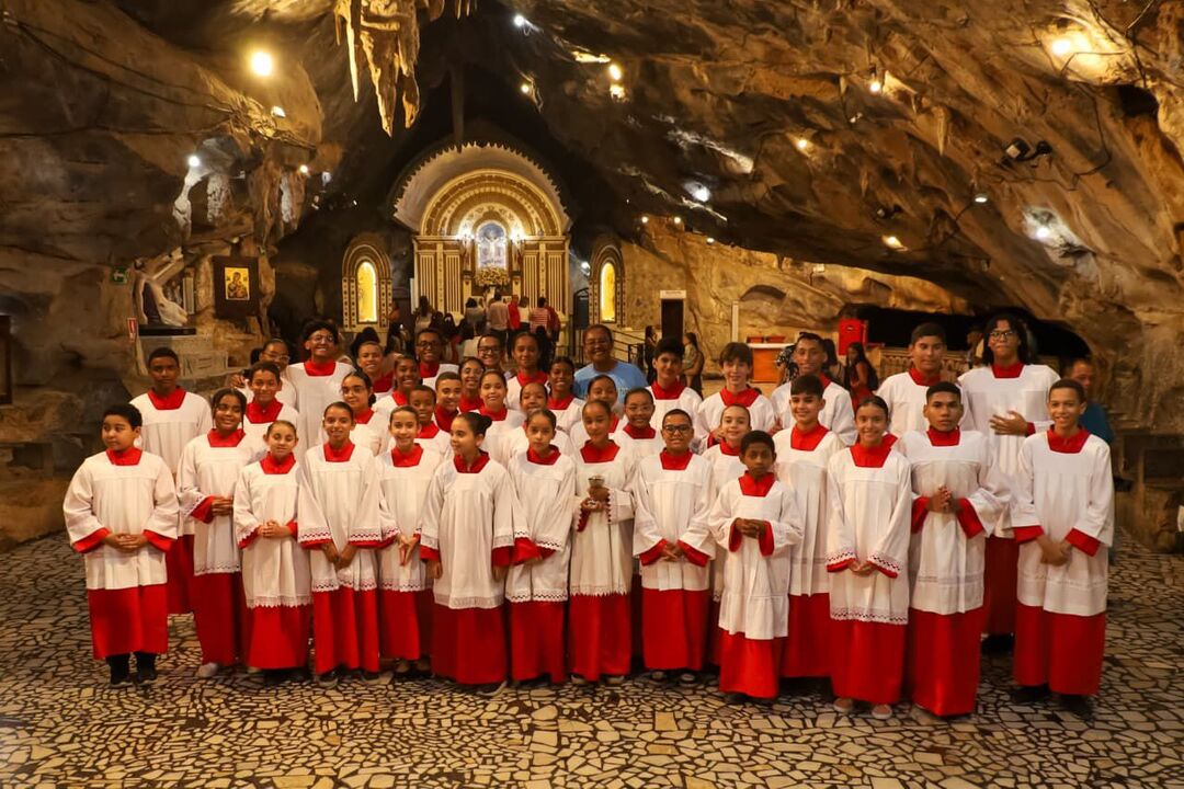 novos coroinhas são acolhidos